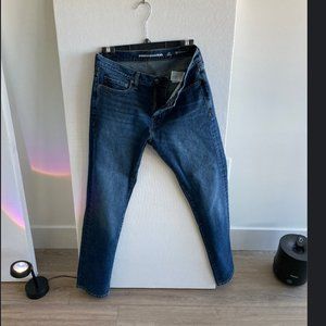 Amazon Essentials Men's Slim-Fit Stretch Jean, Medium Wash, 30W x 30L